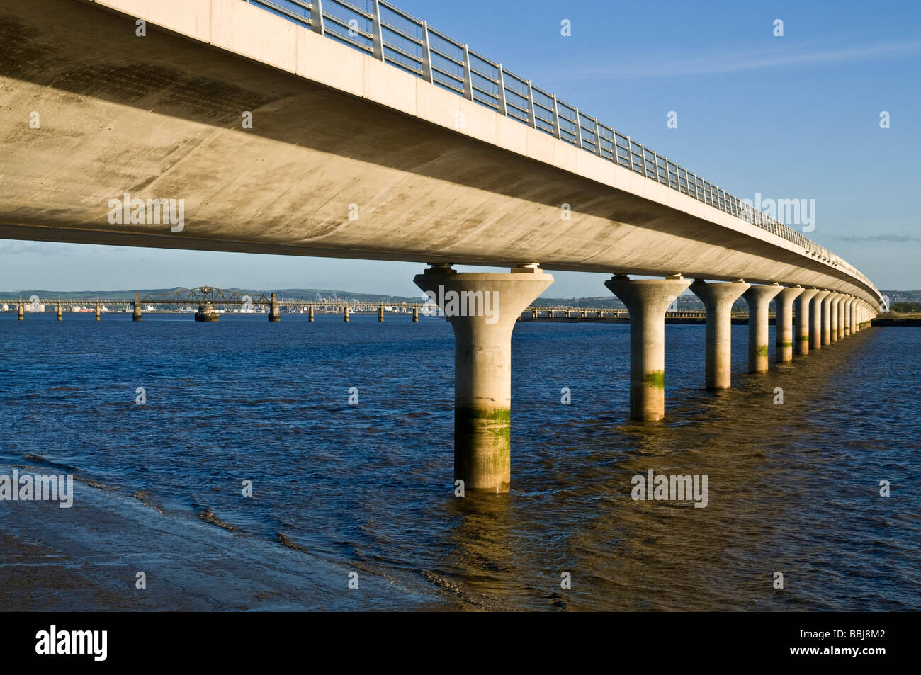 dh Clackmannanshire bridge KINCARDINE FIFE Bridges roadbridges over River Forth and Kincardine bridge Stock Photo