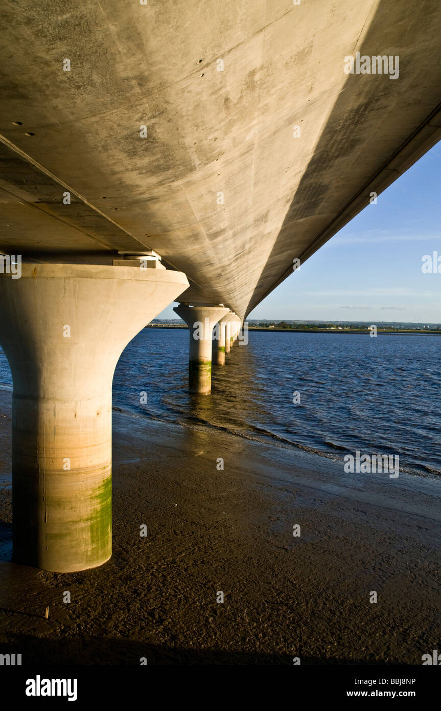 dh clackmannanshire bridge KINCARDINE FIFE Clackmannanshire bridge road bridge over River Forth spanning water A876 Stock Photo