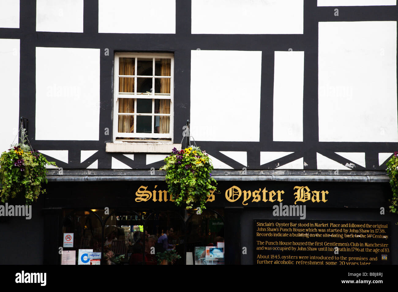 Sinclairs Oyster Bar Manchester England Stock Photo Alamy