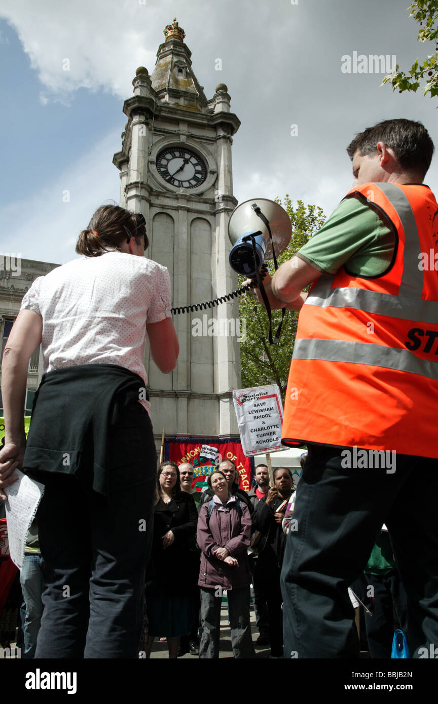 Speakers addresses a rally of protestors trying to stop the demolition of Lewisham Bridge Primary school Stock Photo