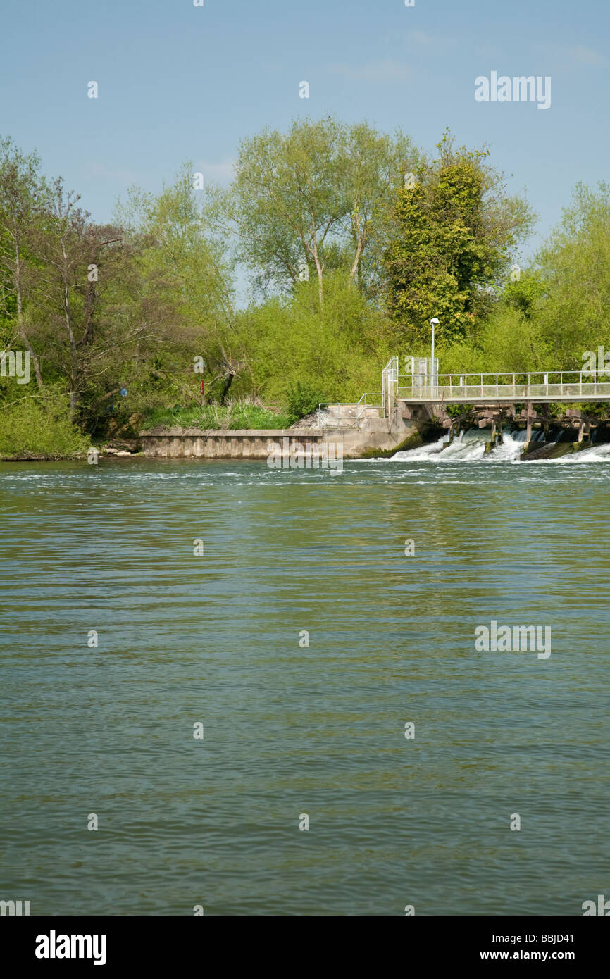 Weir and weir pool on the River Thames at Abingdon Oxfordshire Uk Stock Photo