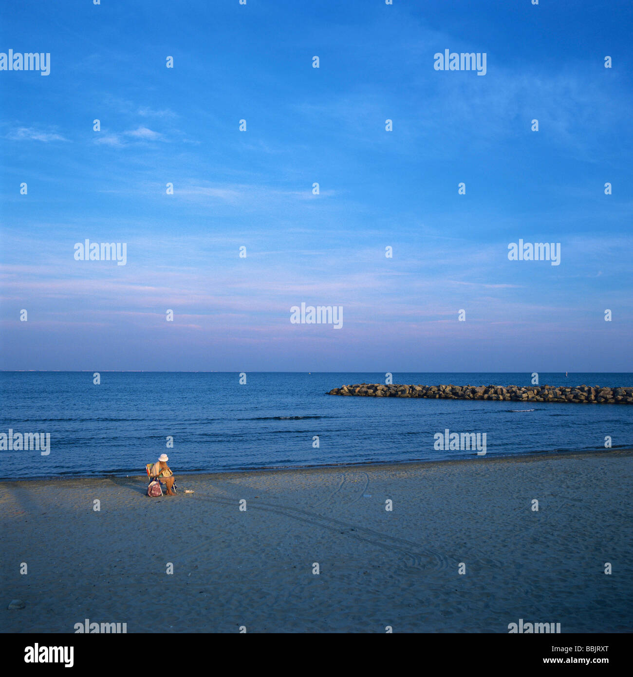 Woman sitting in beach hi-res stock photography and images - Alamy