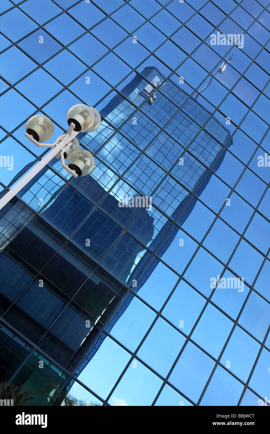 Skyscraper in tel aviv downtown hi-res stock photography and images - Alamy