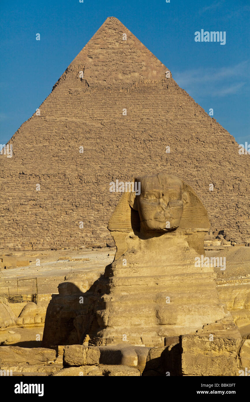The sphinx and pyramid of Chephren, Giza, Cairo, Egypt Stock Photo