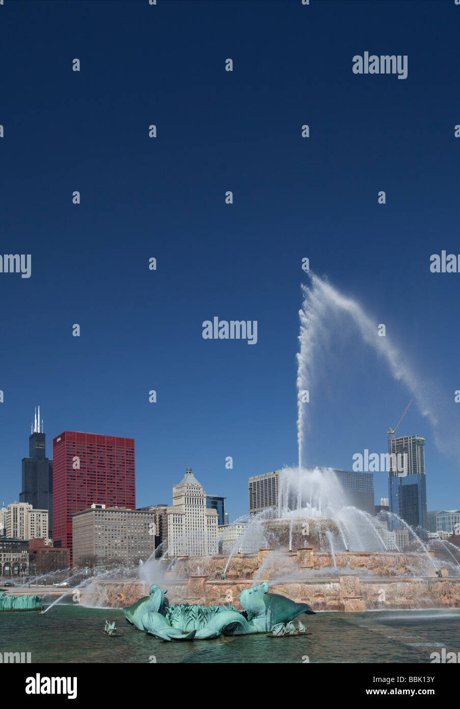 Chicago Illinois Buckingham Fountain in Grant Park Stock Photo - Alamy
