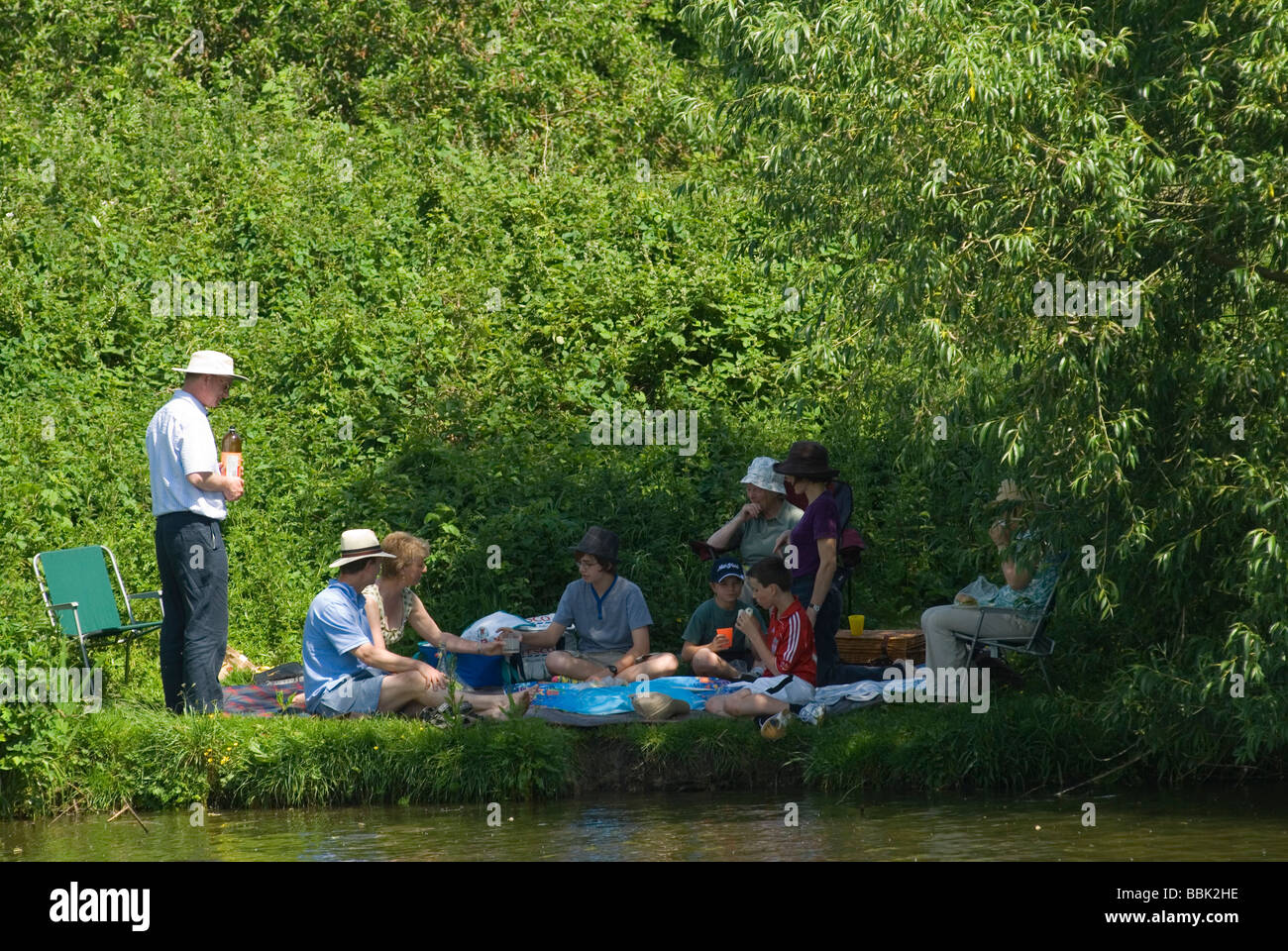 Family picnic on banks of River Thames The River Isis in Oxford Oxfordshire  2000s, 2009 HOMER SYKES Stock Photo