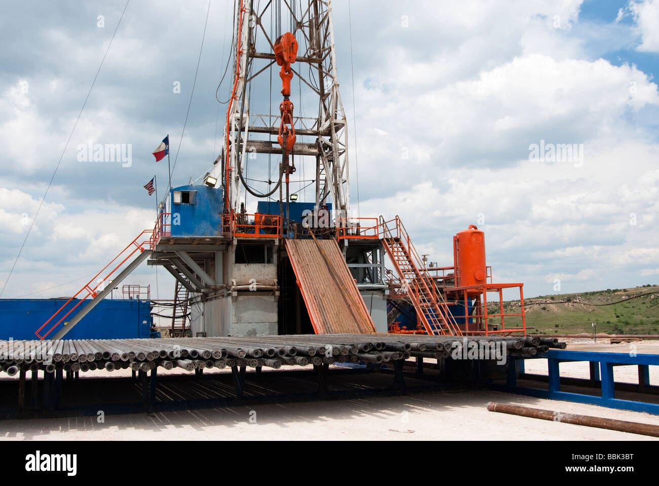 an oil drilling rig in the oil fields of Texas Stock Photo Alamy