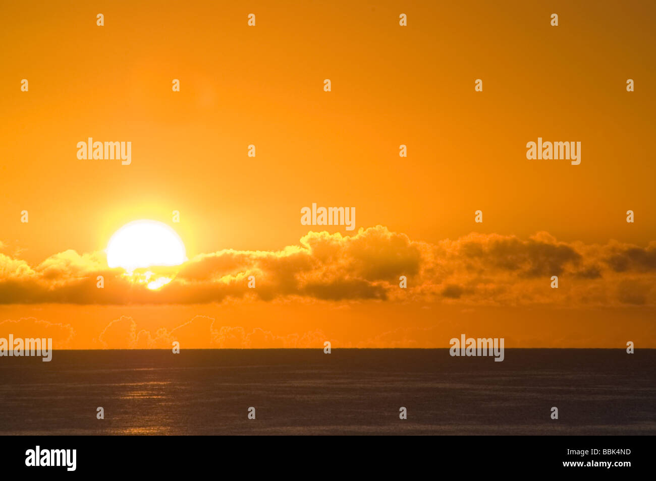 Sunrise over ocean sunset ocean hi-res stock photography and images - Alamy