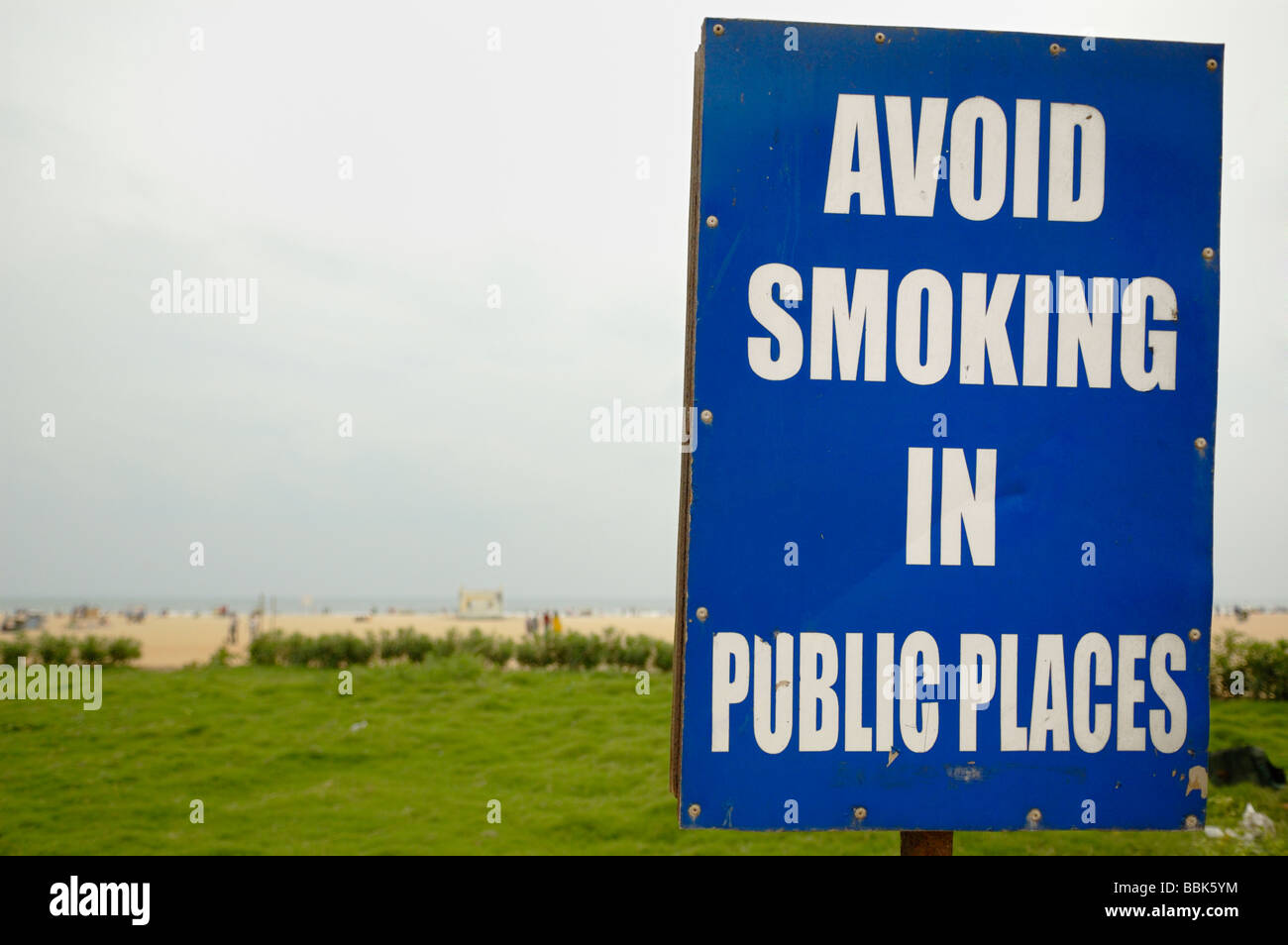 India, Tamil Nadu, Chennai (Madras). Signpost reading 'Avoid smoking in public places' on Chennai beach. Stock Photo