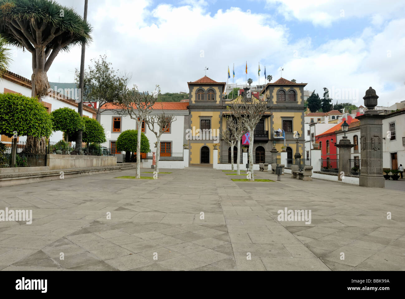 A fine view over Plaza del Ayuntamiento to the Casa Consistorial, the Town Hall. Teror, Gran Canaria, Canary Islands, Spain, Eu Stock Photo