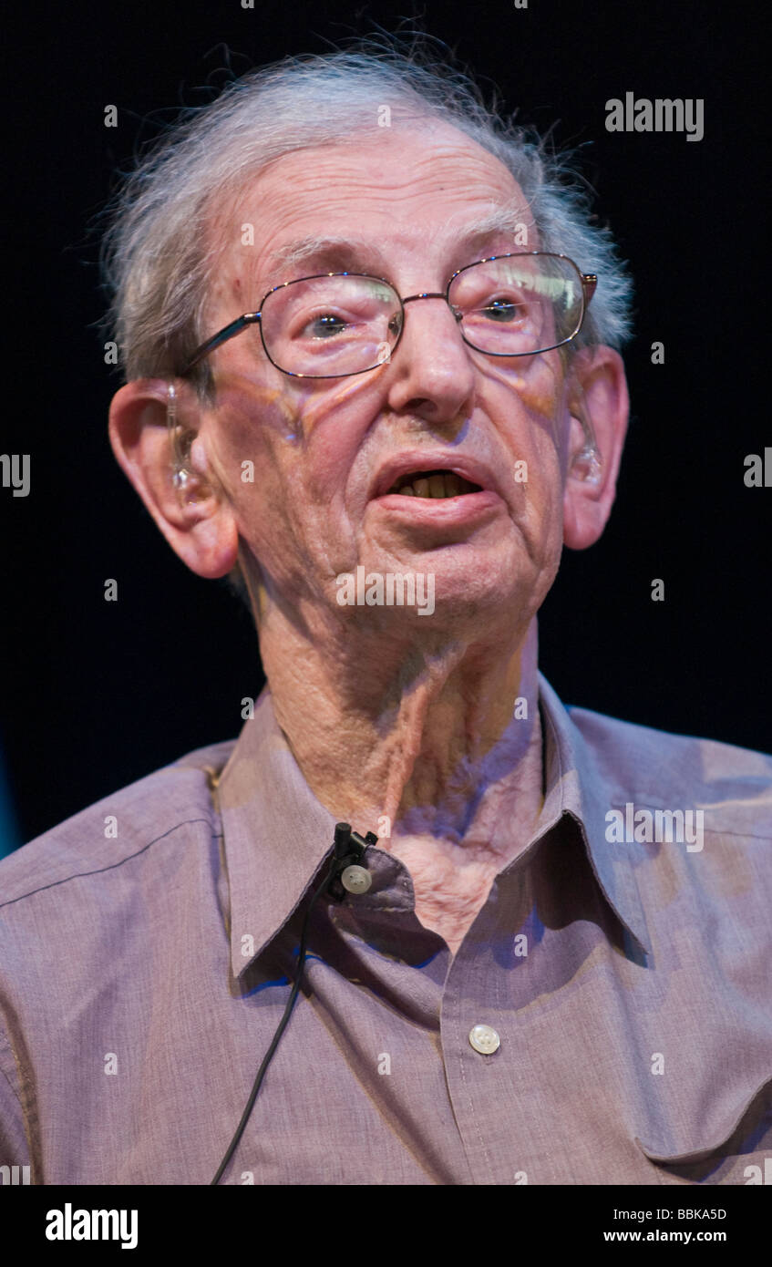 Eric Hobsbawm historian discussing the Versailles Treaty of 1919 at Hay Festival 2009 Stock Photo
