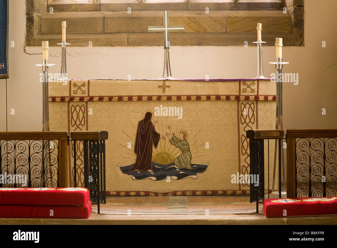 The altar and cloth in an English Parish church Stock Photo Alamy