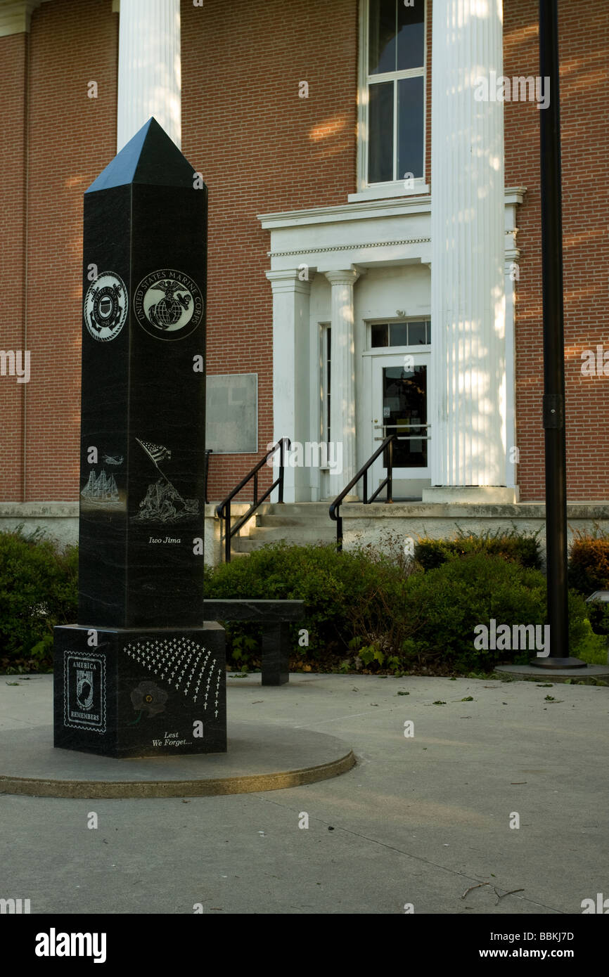 US Servicemen's Memorial and Mitchell County Courthouse, Osage, Iowa