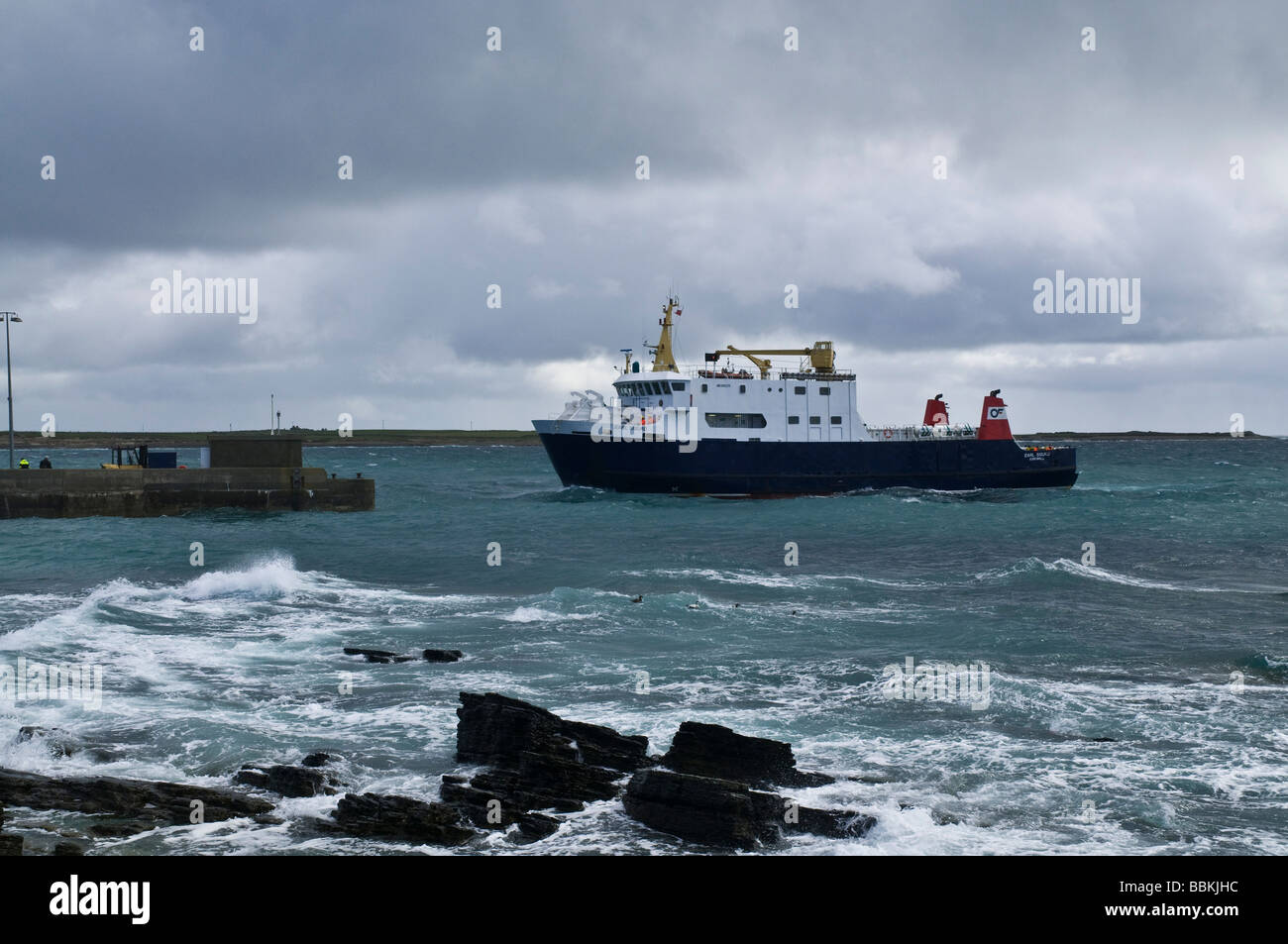 dh  NORTH RONALDSAY ORKNEY Earl Sigurd roll on roll off inter island ferry shipping ferryboat gale force winds orkneys storm weather sea boats Stock Photo
