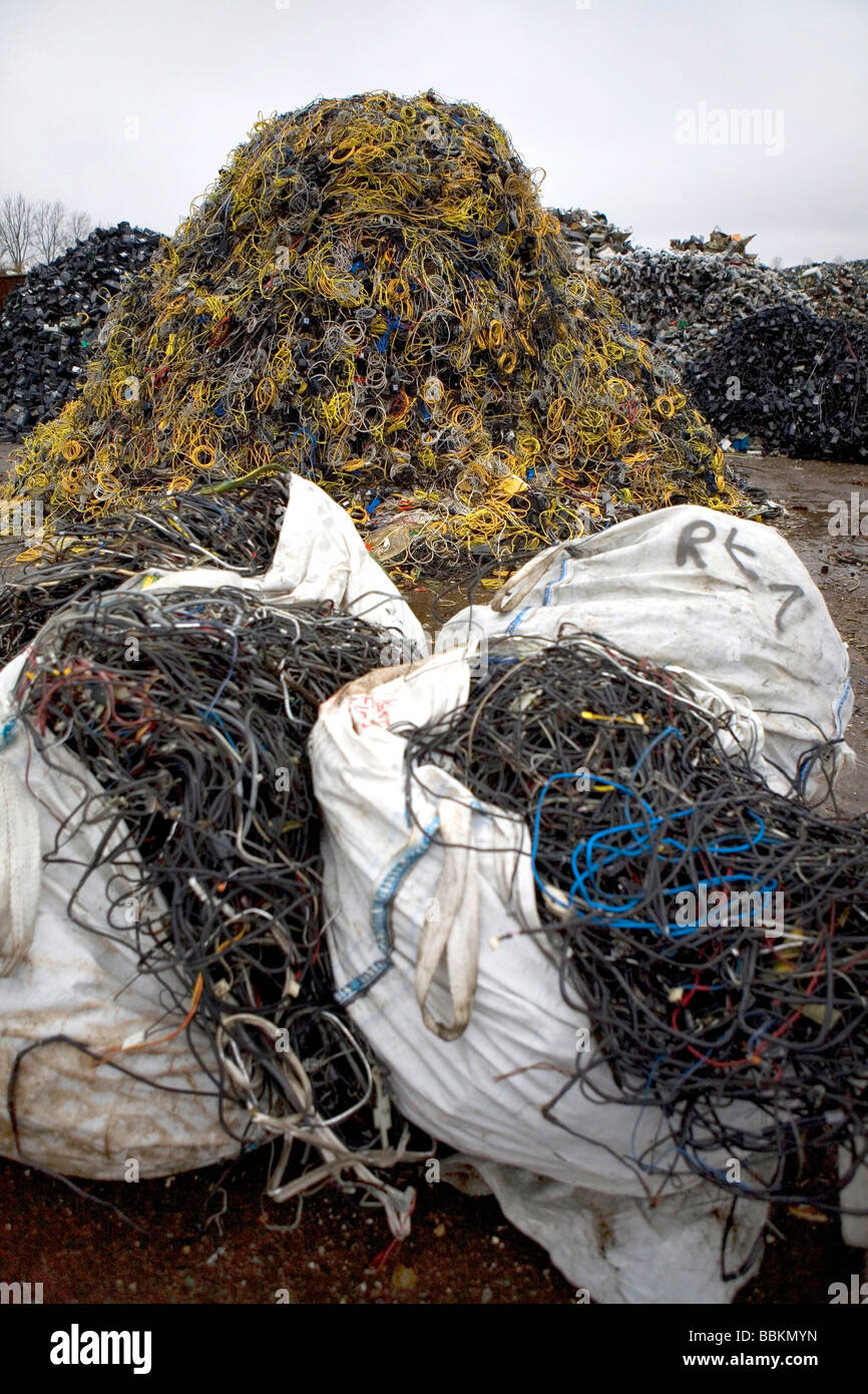 Recycling of electricity cables The wires are being shredded and then