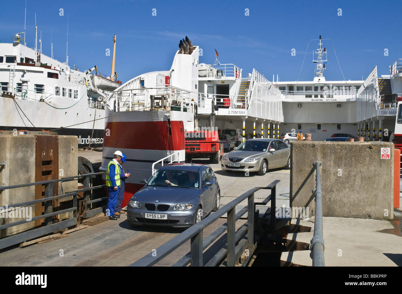 dh Pentland ferries SHIPPING UK Cars discharging from Catamaran MV Pentalina Stock Photo