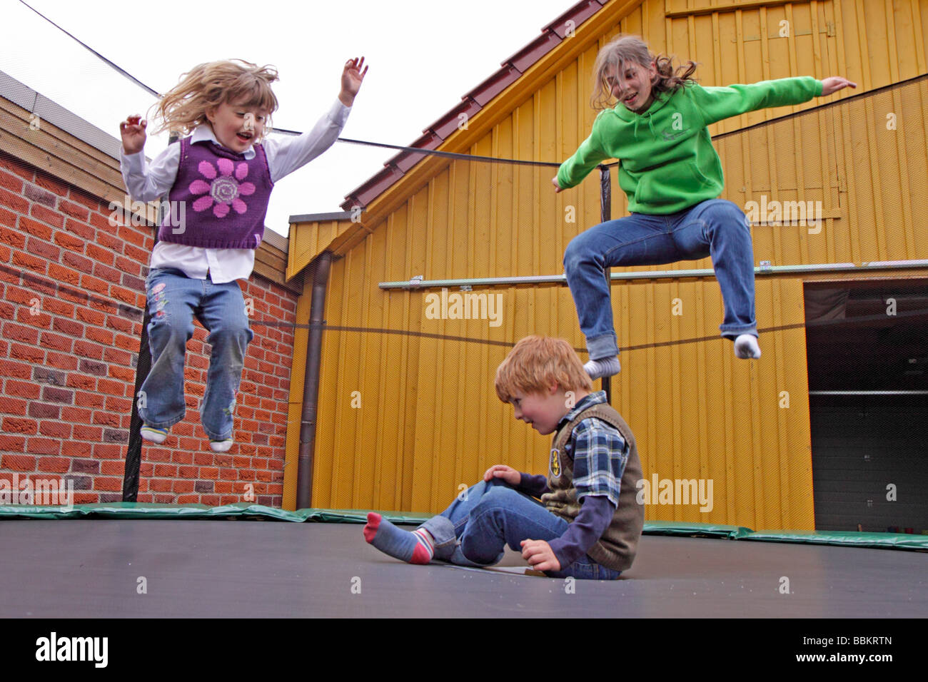 Jumping kids hi-res stock photography and images - Alamy