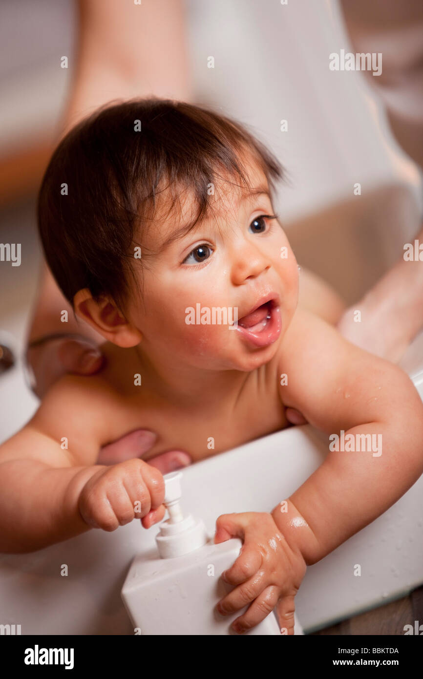 Baby and mom bathing soap hires stock photography and images Alamy