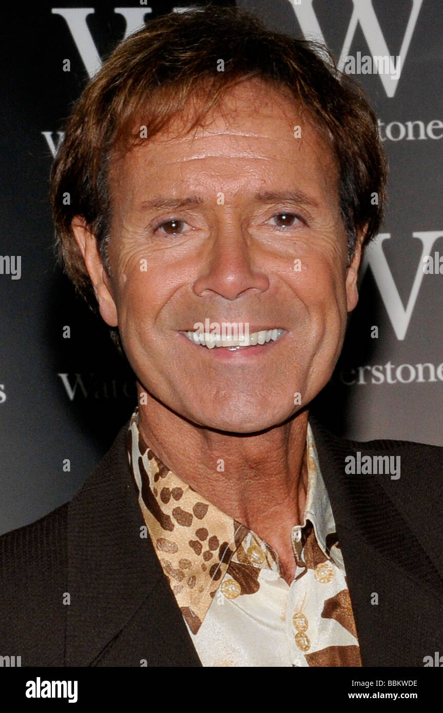 CLIFF RICHARD  at a signing of his autobiography My Life My Way at Waterstones, Piccadilly, London, 6 September 2008 Stock Photo