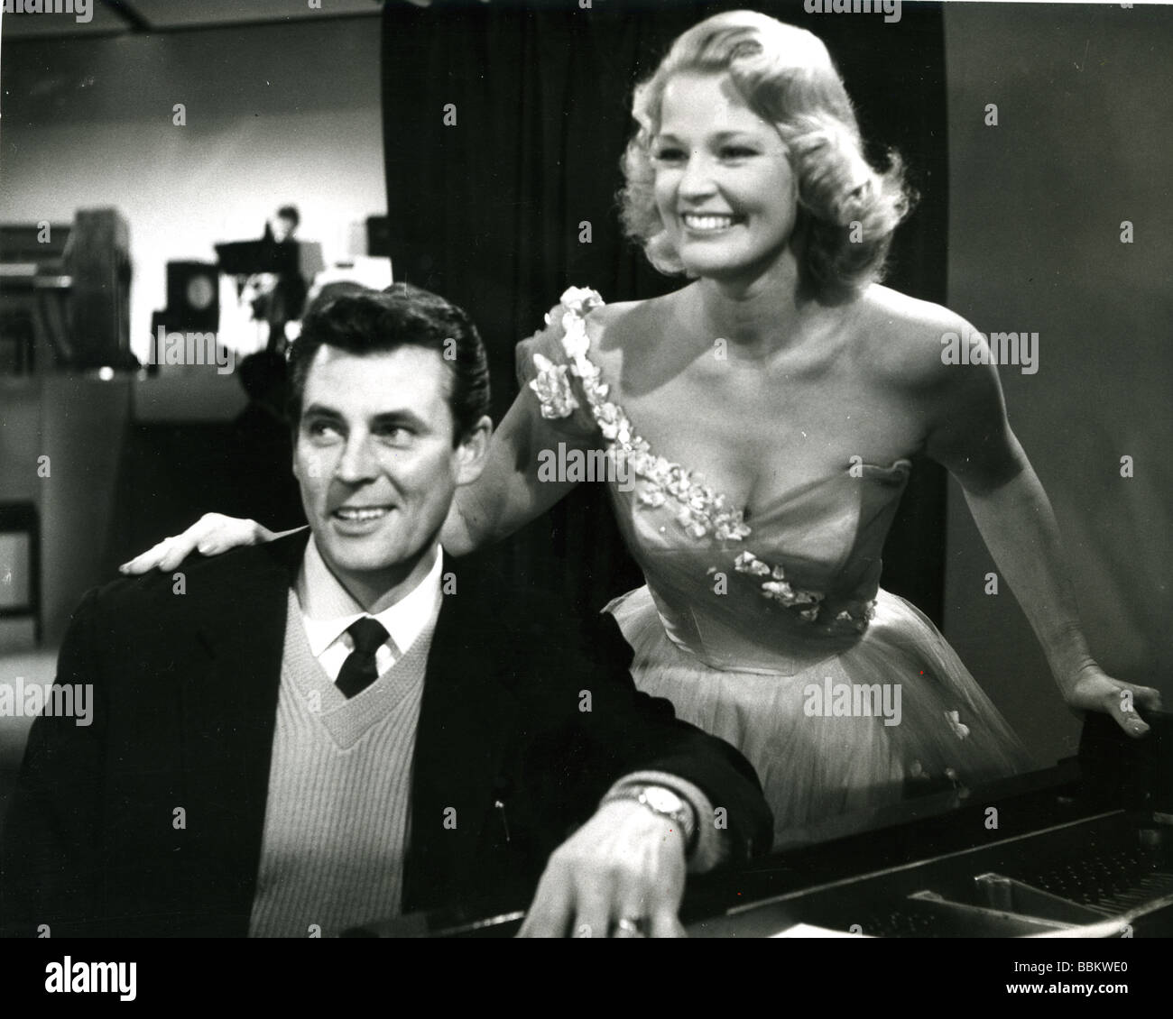 RUSS CONWAY  UK pianist with  singer Joan Reagan about 1965 Stock Photo