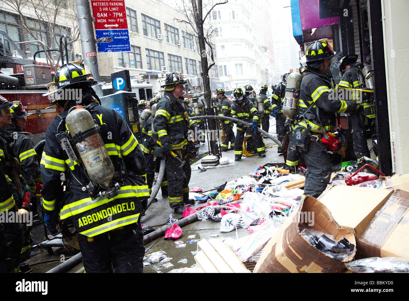 Nyc Firefighters High Resolution Stock Photography and Images Alamy