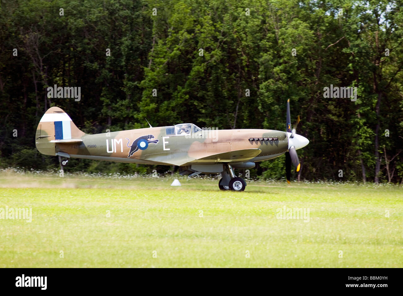 Ferte Alais Supermarine Spitfire MK XIX landing Stock Photo