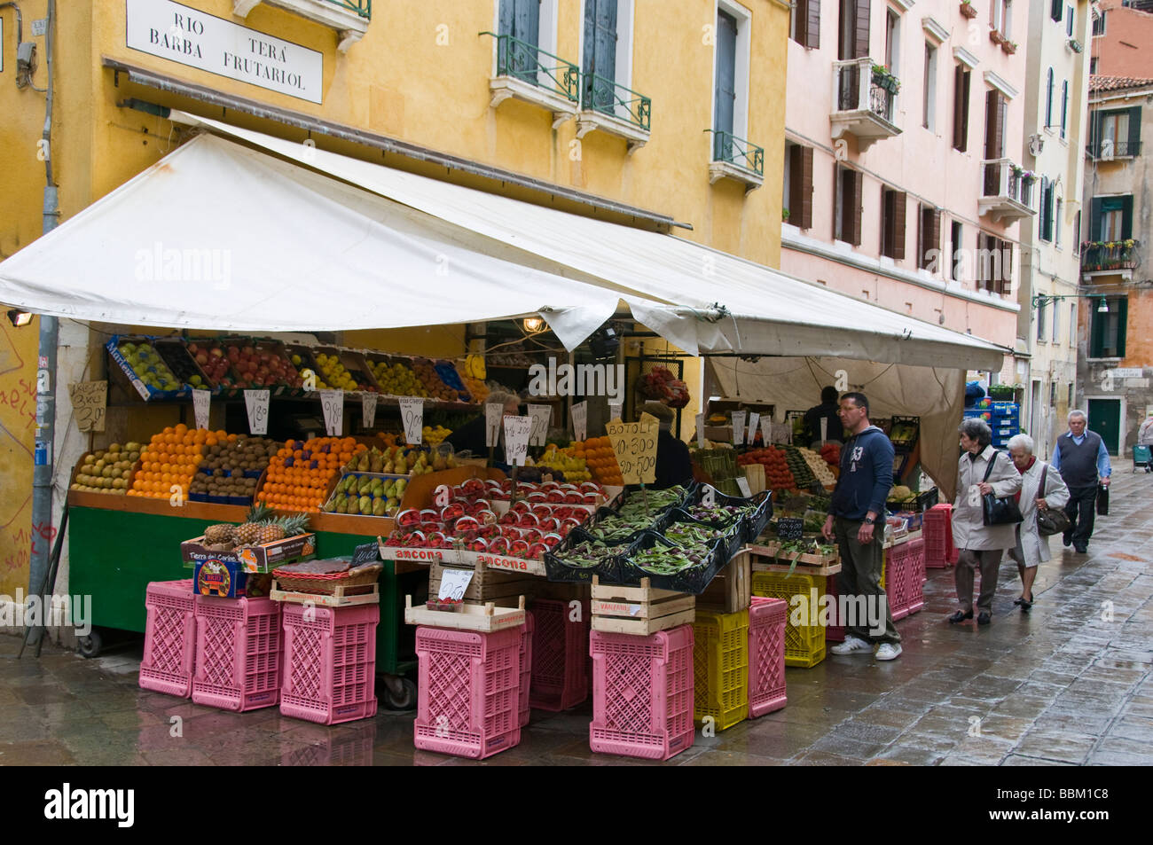 Grocers corner shop Cannaregio Venice Italy Stock Photo
