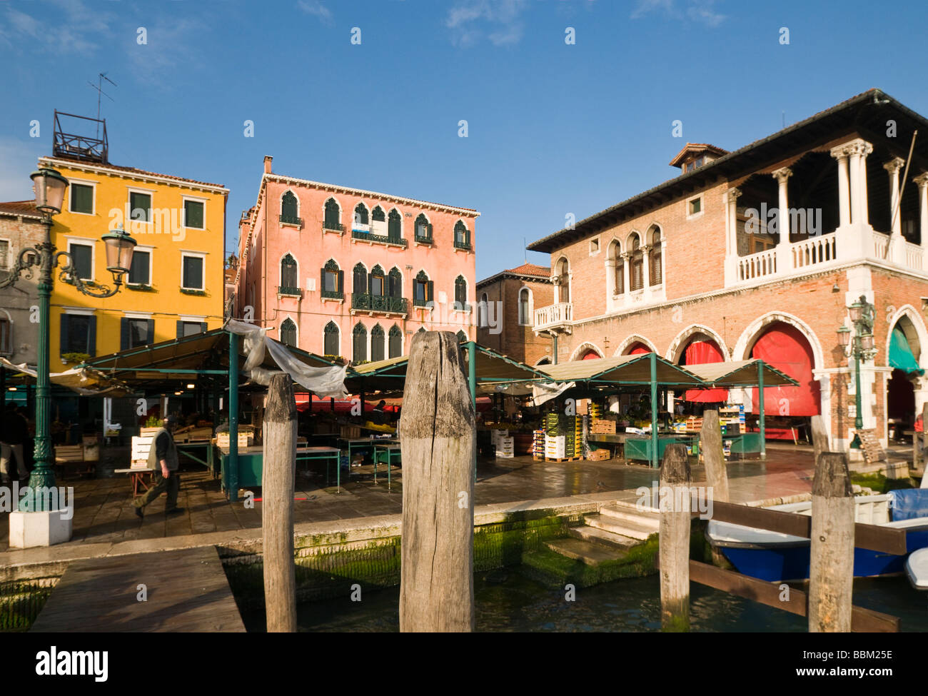 Open air fruit and vegetable stalls next to the Grand Canal Rialto ...