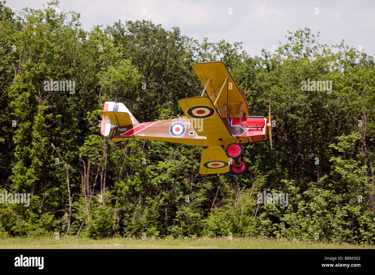 Ferte Alais S.E. 5a biplane aircraft troubled landing Stock Photo