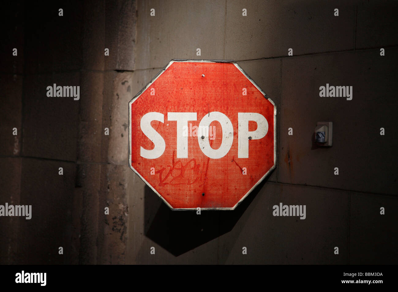 534 Stoppschild Images, Stock Photos, 3D objects, & Vectors