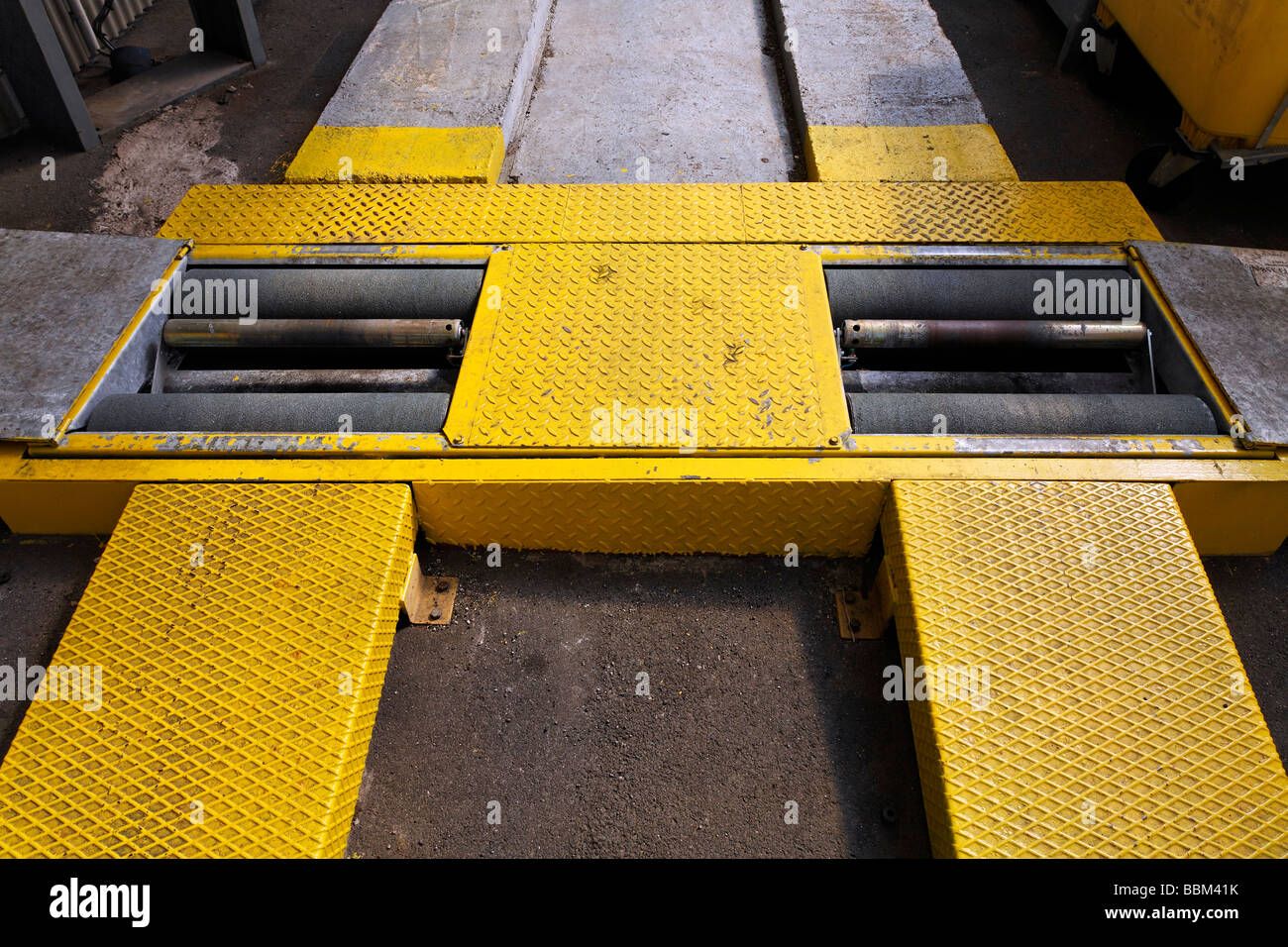 Car ramp hires stock photography and images Alamy