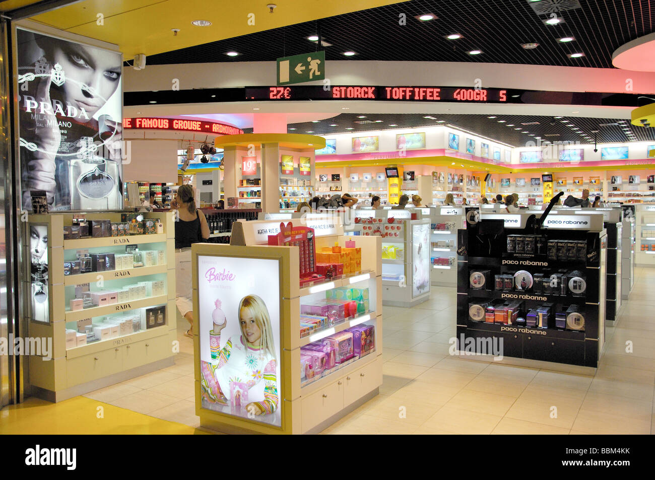 palma duty free cigarettes Duty free shop palma airport hi-res stock photography and images