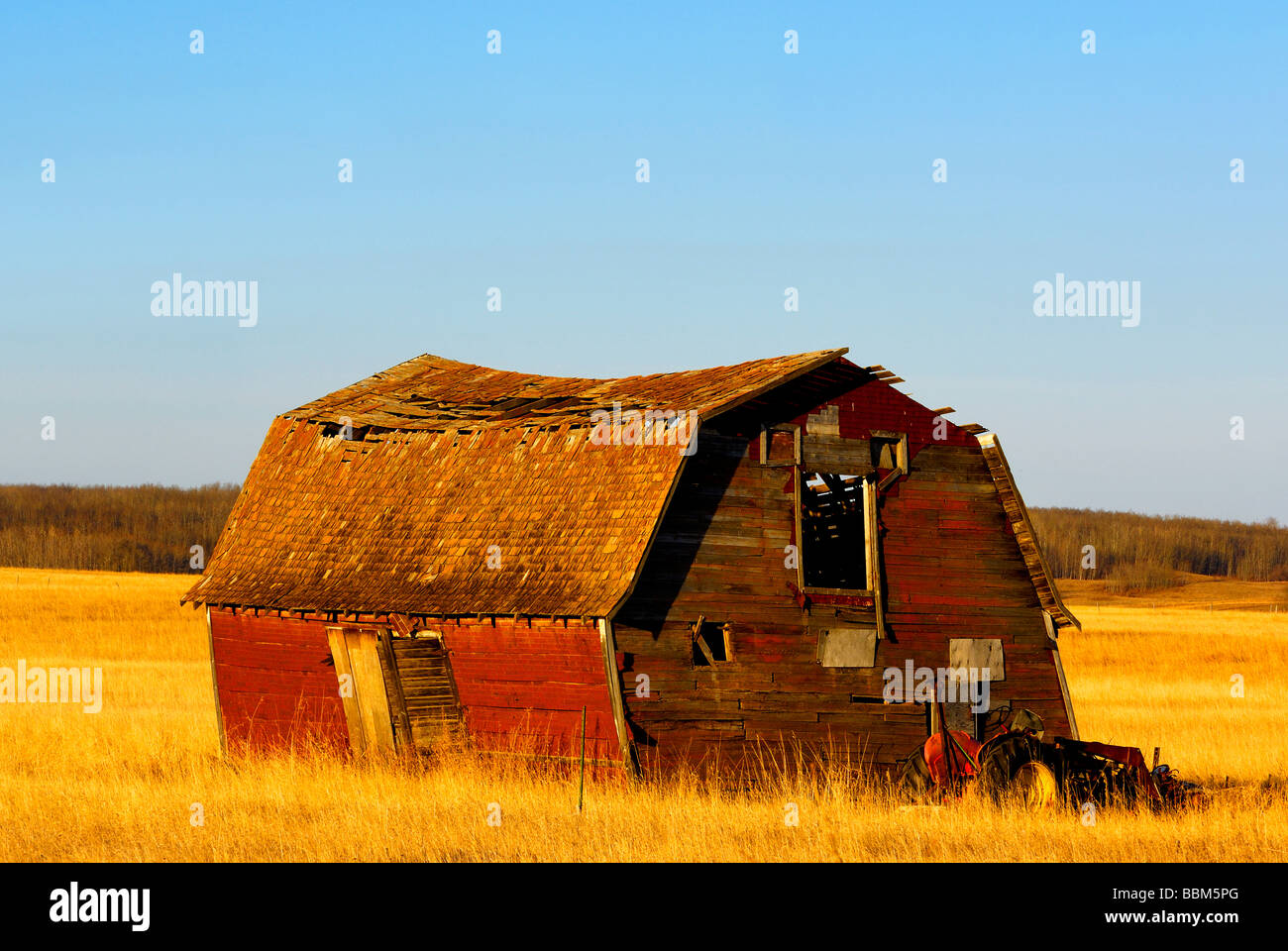 A landscape image of an old red barn Stock Photo - Alamy