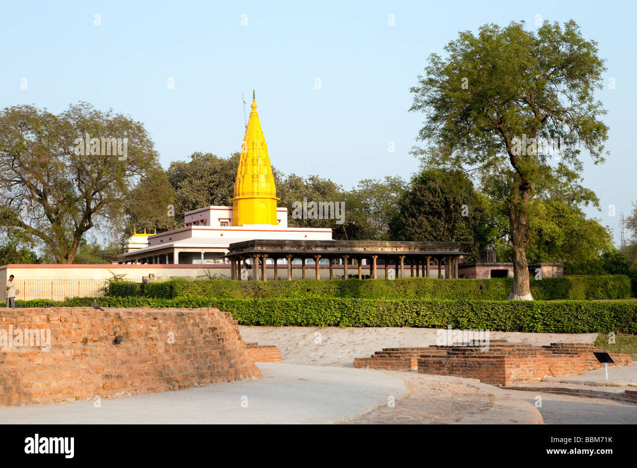 Dhamekh Stupa And Buddhist Ruins    Sarnath Varanasi Uttar Pradesh India Stock Photo