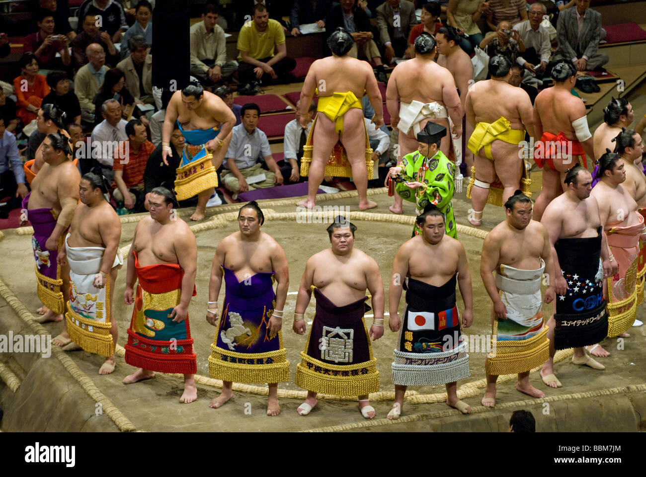 Sumo wrestling in Tokyo's Kokugikan Sumo Hall Stock Photo