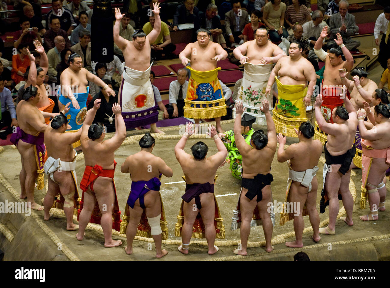 Sumo wrestling in Tokyo's Kokugikan Sumo Hall Stock Photo