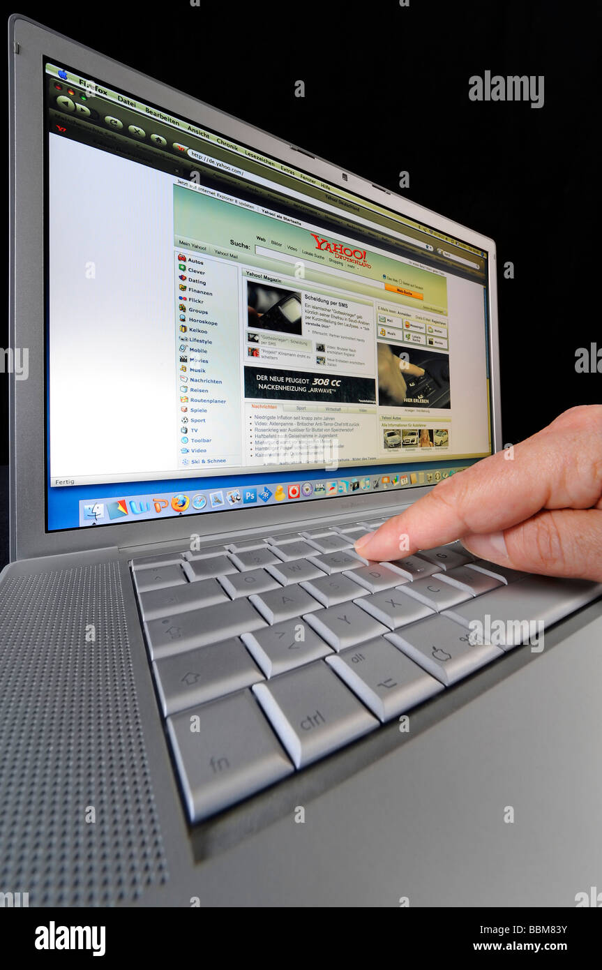Yahoo, catalogue and search engine, displayed on an Apple MacBook Pro Stock Photo