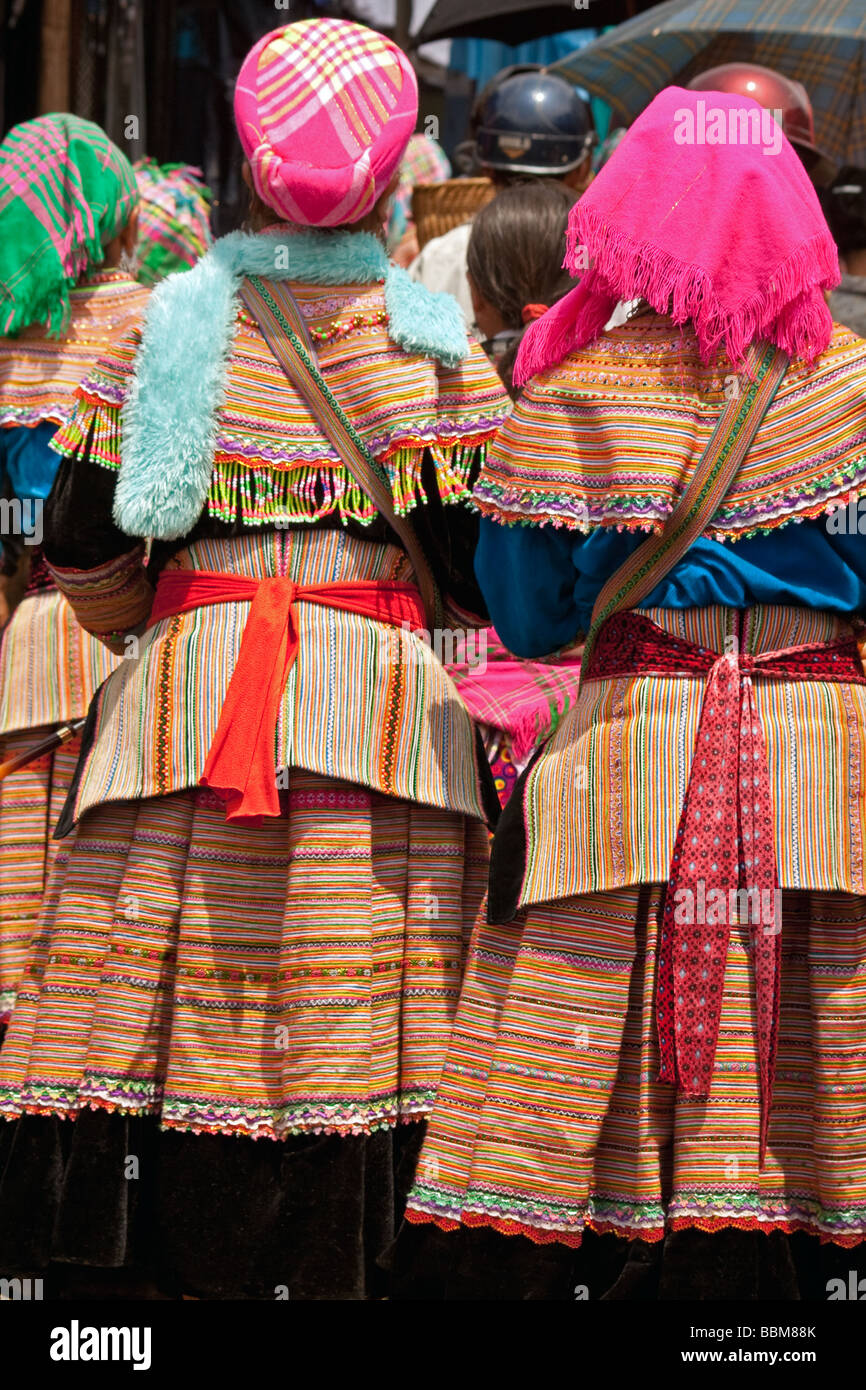 Flower H'mong tribal women displaying their colourful backsides, Bac Ha Market, Vietnam Stock Photo