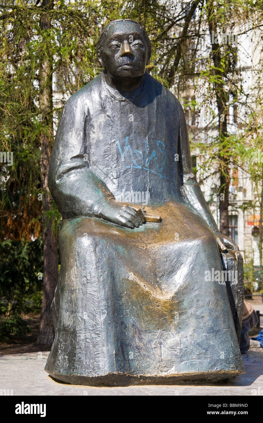 Sculpture of Kaethe Kollwitz, by Gustav Seitz on Kollwitzplatz Stock