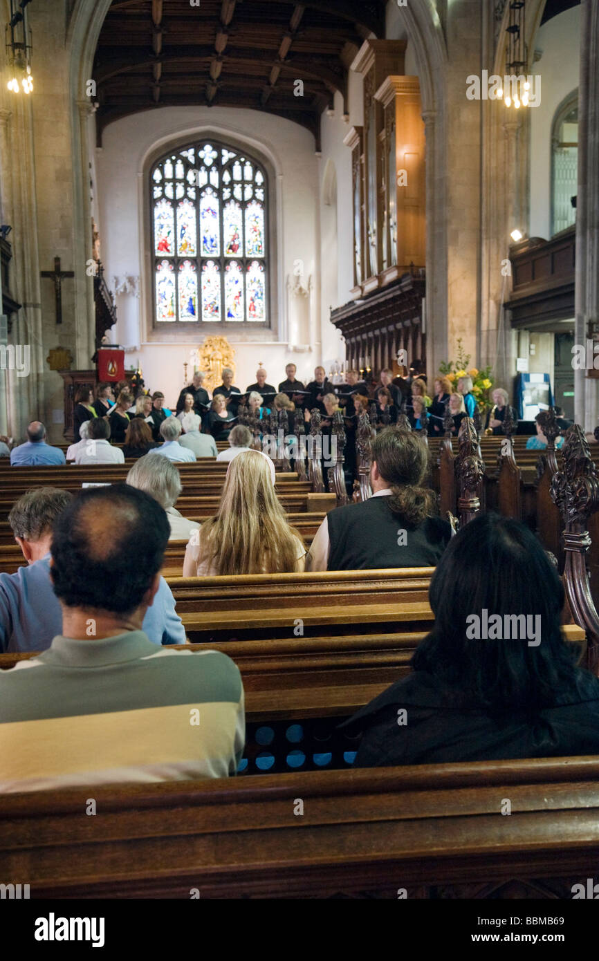 Church congregation listening to the choir singing, Great St Marys Church, Cambridge, UK Stock Photo