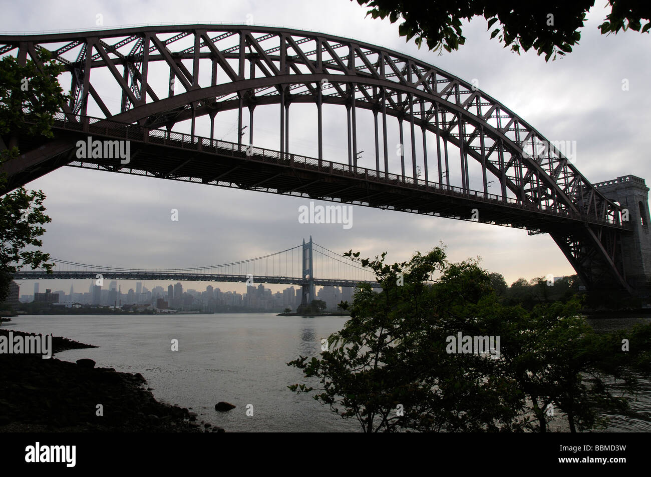 Overcast weather on the East River looking toward Upper East Side Manhattan New York Stock Photo