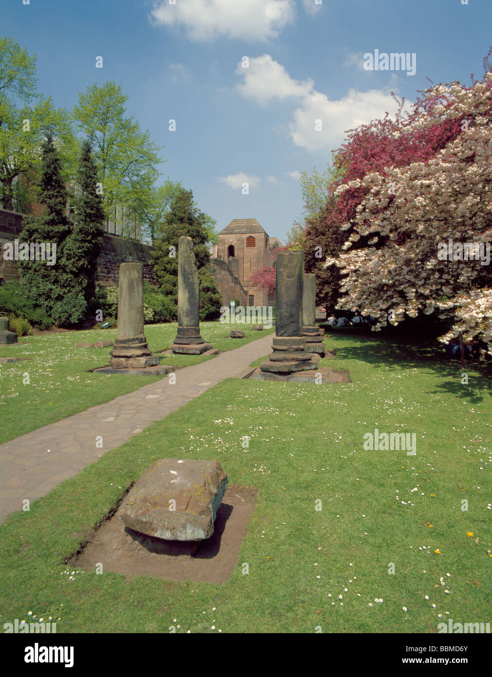 Ruined columns with Thimbleby's Tower, or Wolf Tower, and city walls beyond, Roman Gardens, Chester, Cheshire, England, UK. Stock Photo
