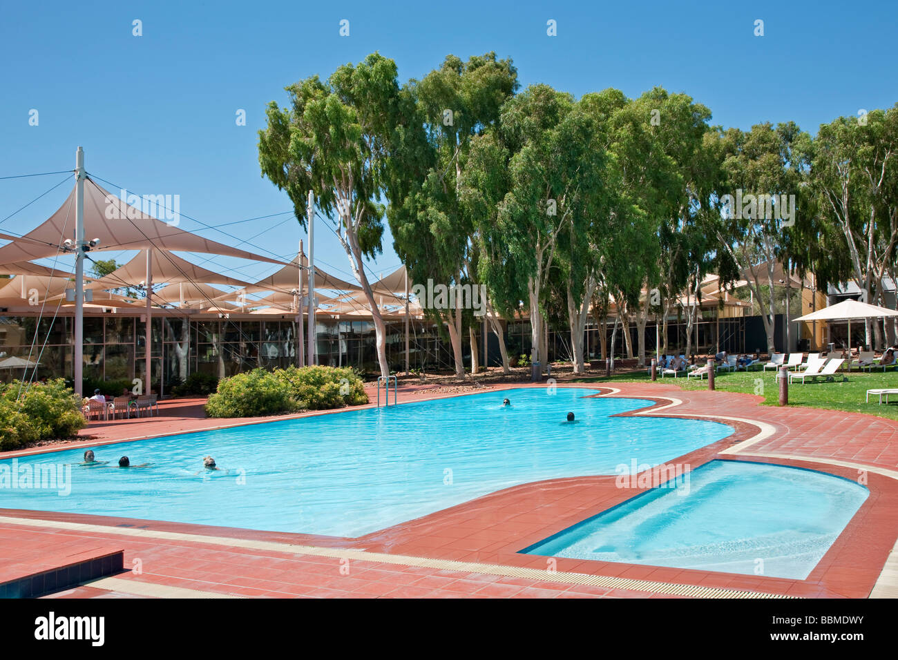 Austrailia, Northern Territory. The swimming pool at the Sails of the Desert Hotel at Uluru or Ayres Rock. Stock Photo