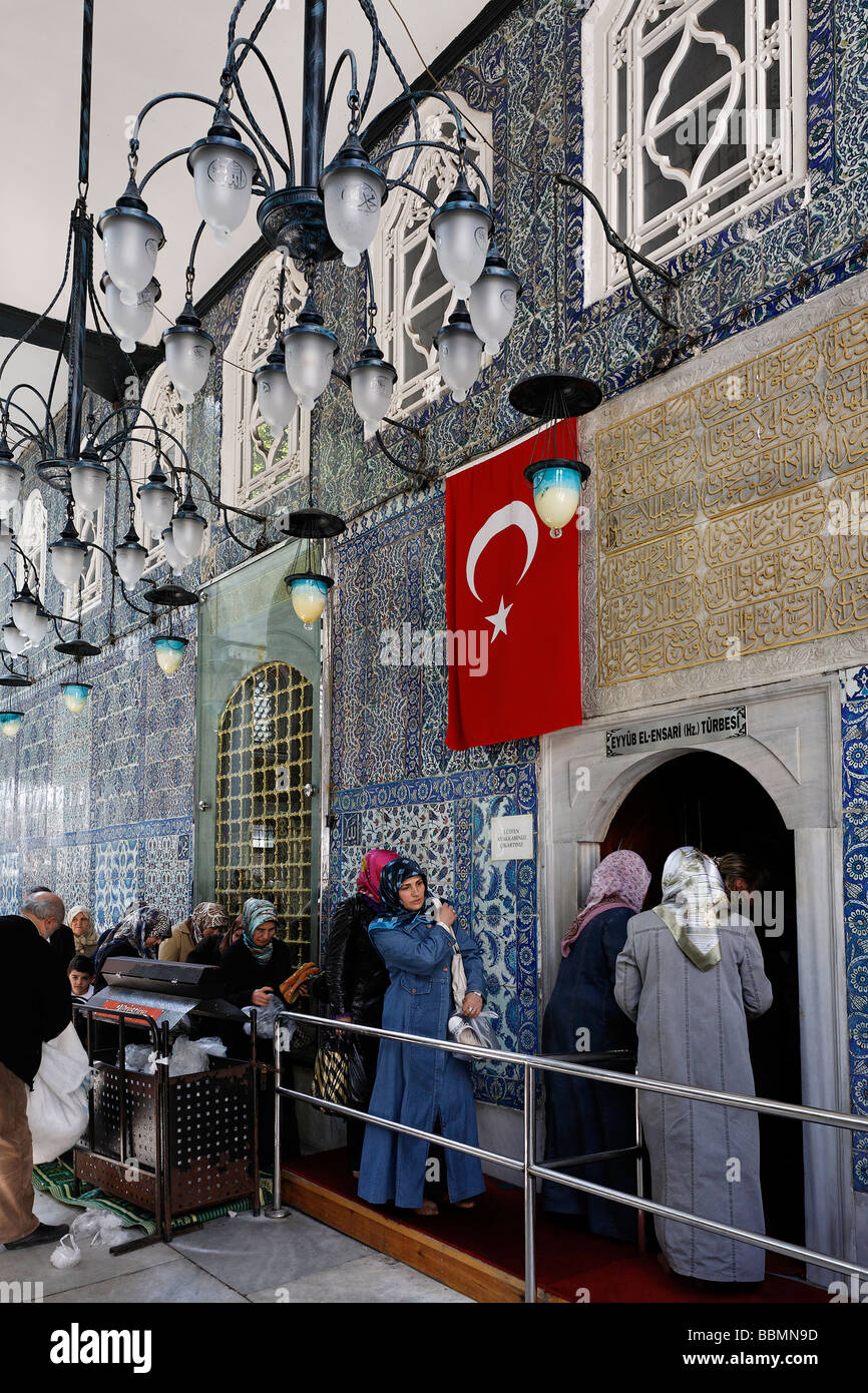 Muslim women enter the mausoleum of Mohammed's standard-bearer Eyuep Ensari, Eyuep village, Golden Horn, Istanbul, Turkey Stock Photo