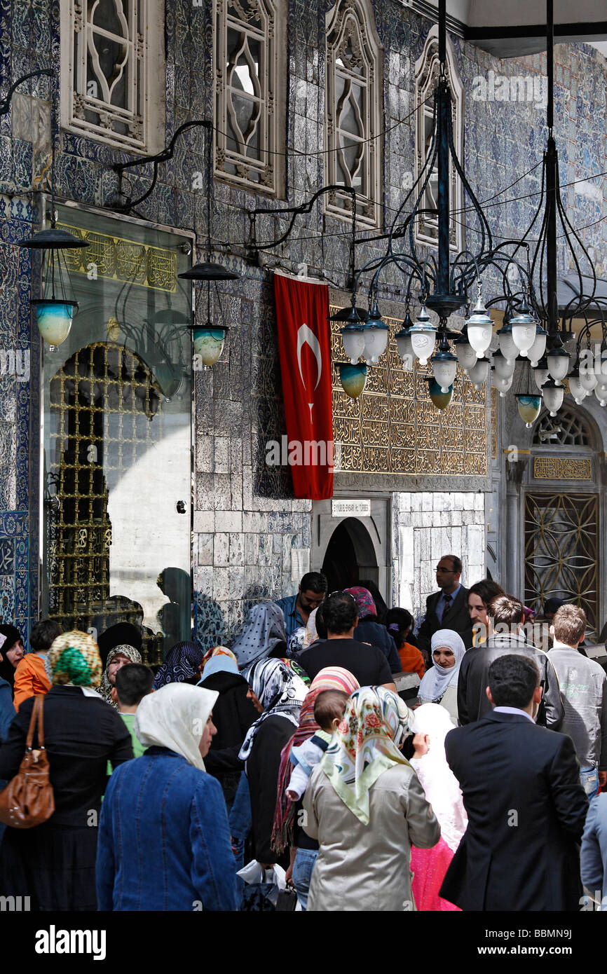 People queuing outside the entrance to the mausoleum of Mohammed's standard-bearer Eyuep Ensari, Eyuep village, Golden Horn, Is Stock Photo