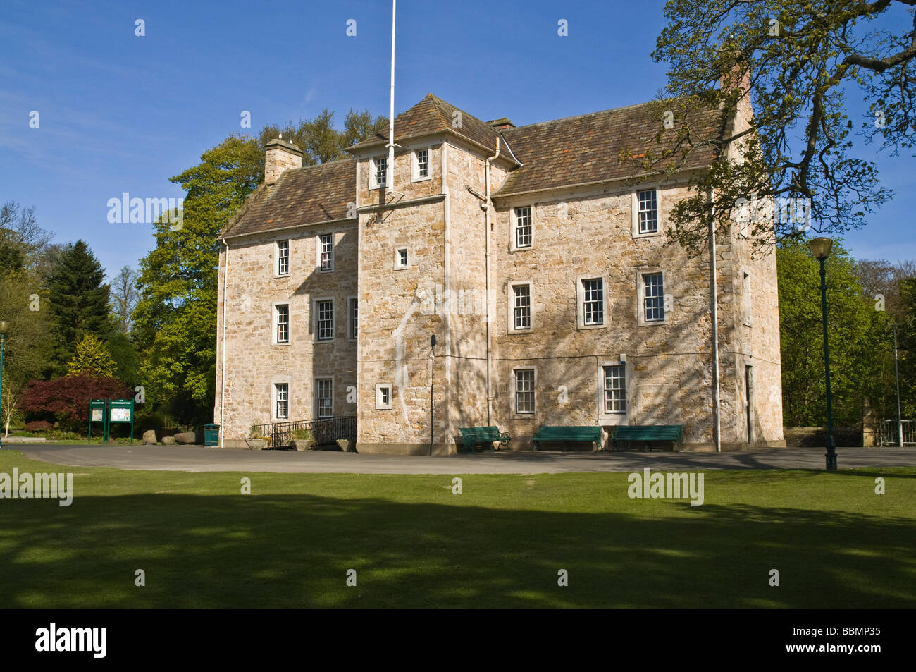 dh Pittencrieff Park DUNFERMLINE FIFE Pittencrieff House museum Stock