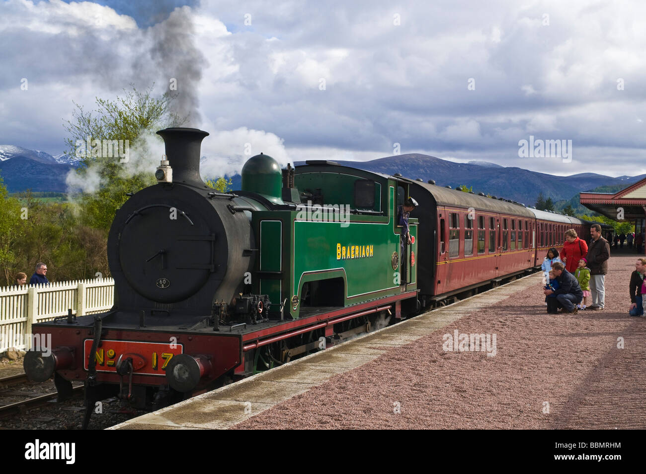 dh Strathspey Steam Railway AVIEMORE INVERNESSSHIRE Braeriach Steam Train family watching