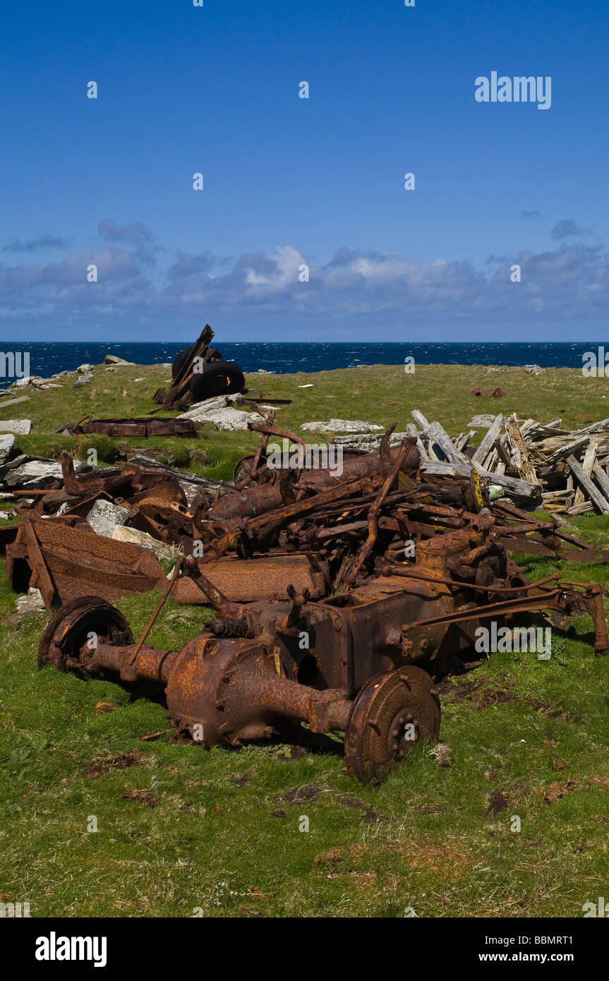 dh  NORTH RONALDSAY ORKNEY Unwanted farm equipment left to rust dumped rubbish rusty waste Stock Photo