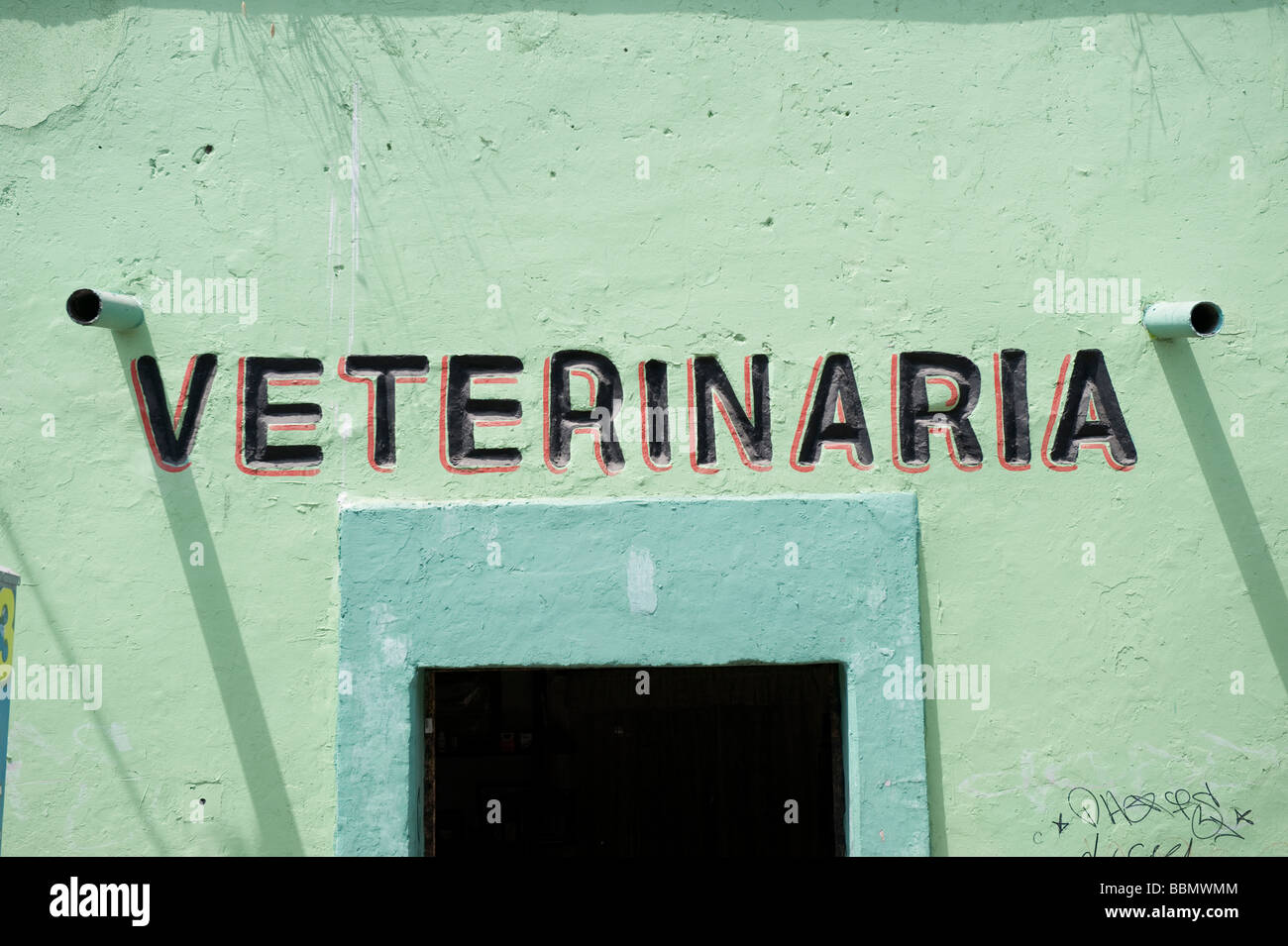 The colourful walls of the shops, cantinas and houses of Tonala, Jalisco, Mexico Stock Photo