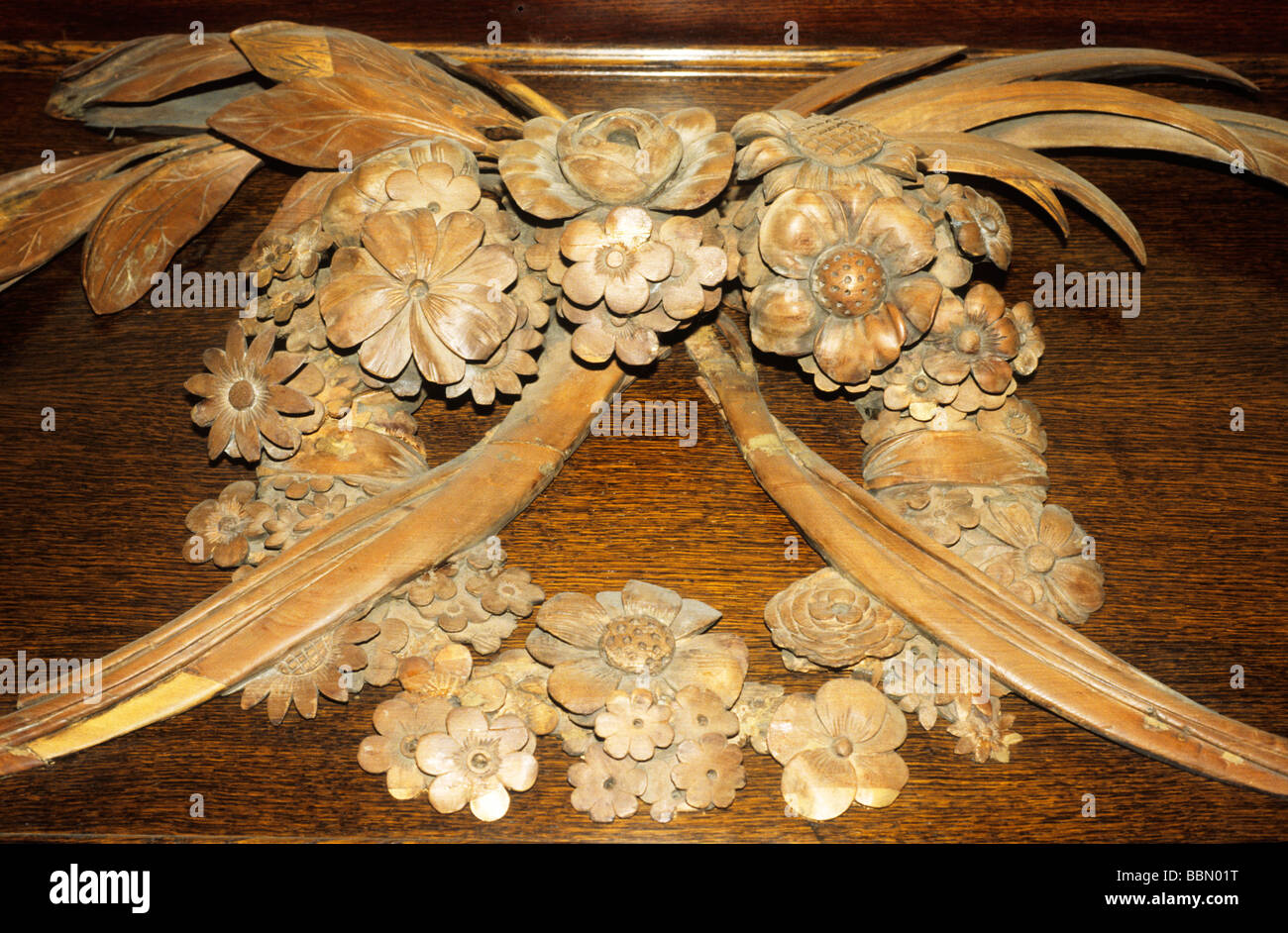 Woodcarving by Grinling Gibbons St Paul's Church Covent Garden memorial wreath in wood English woodworker carver London England Stock Photo